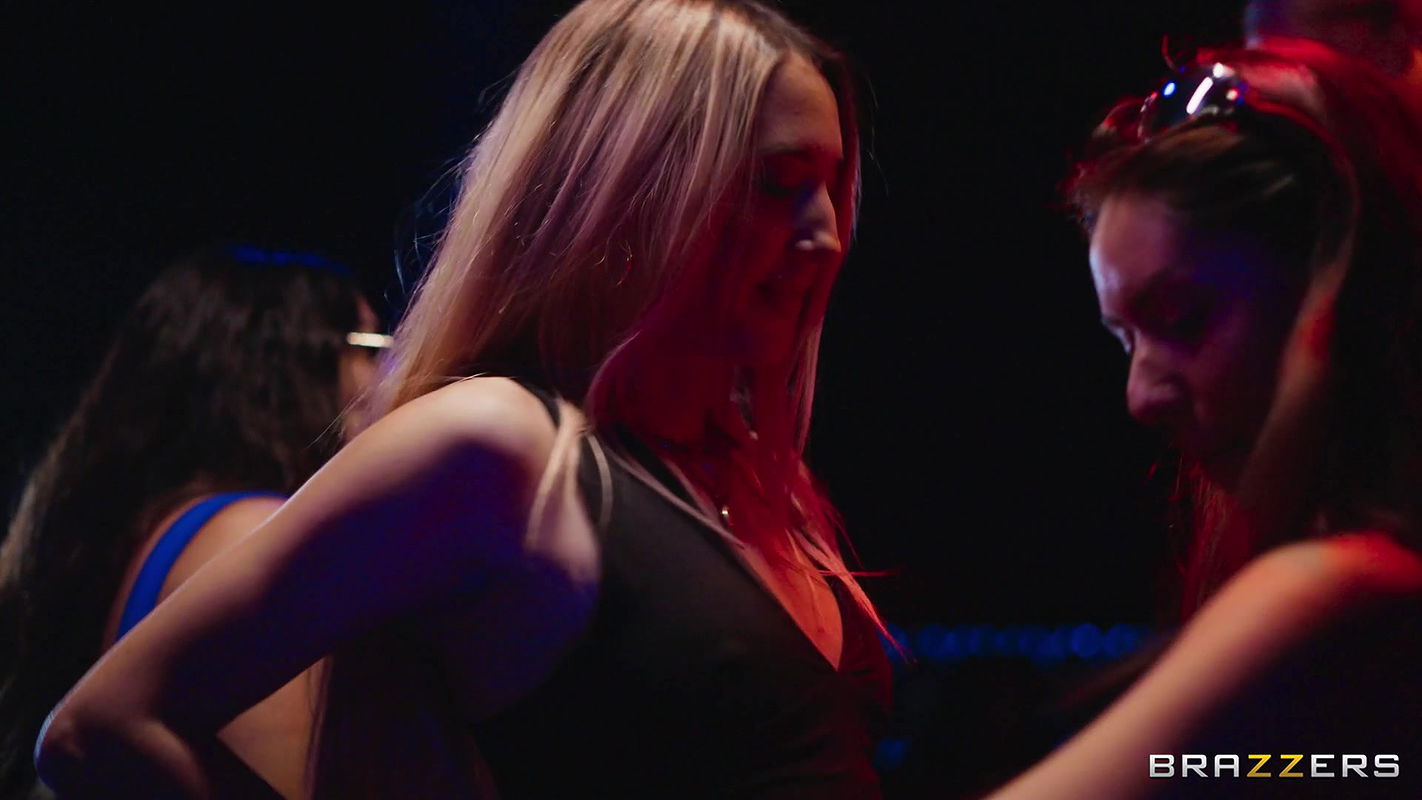 Brazzers Exxtra with Miss Lexa & Sav Shawz in Let The Panties Hit The Floor