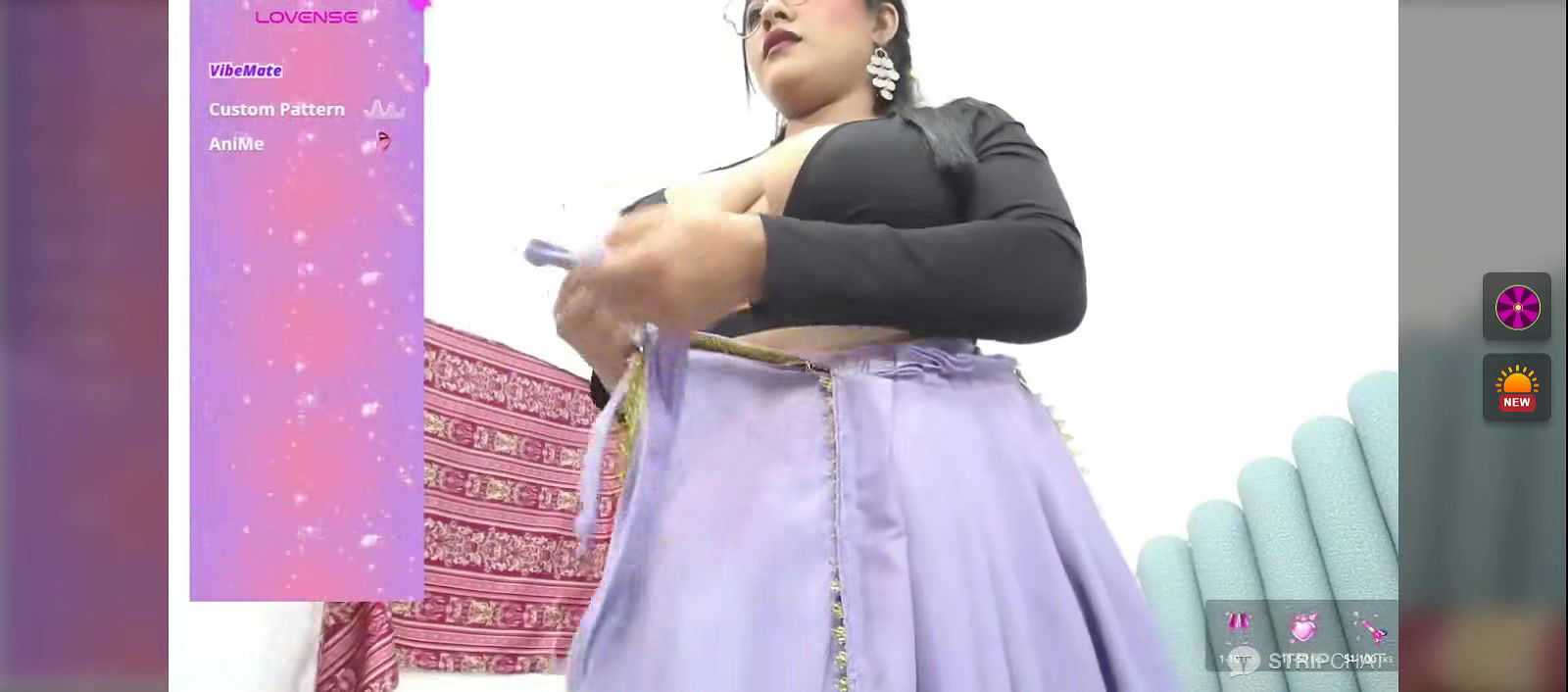 Hot bengali girl show her hot cleavage