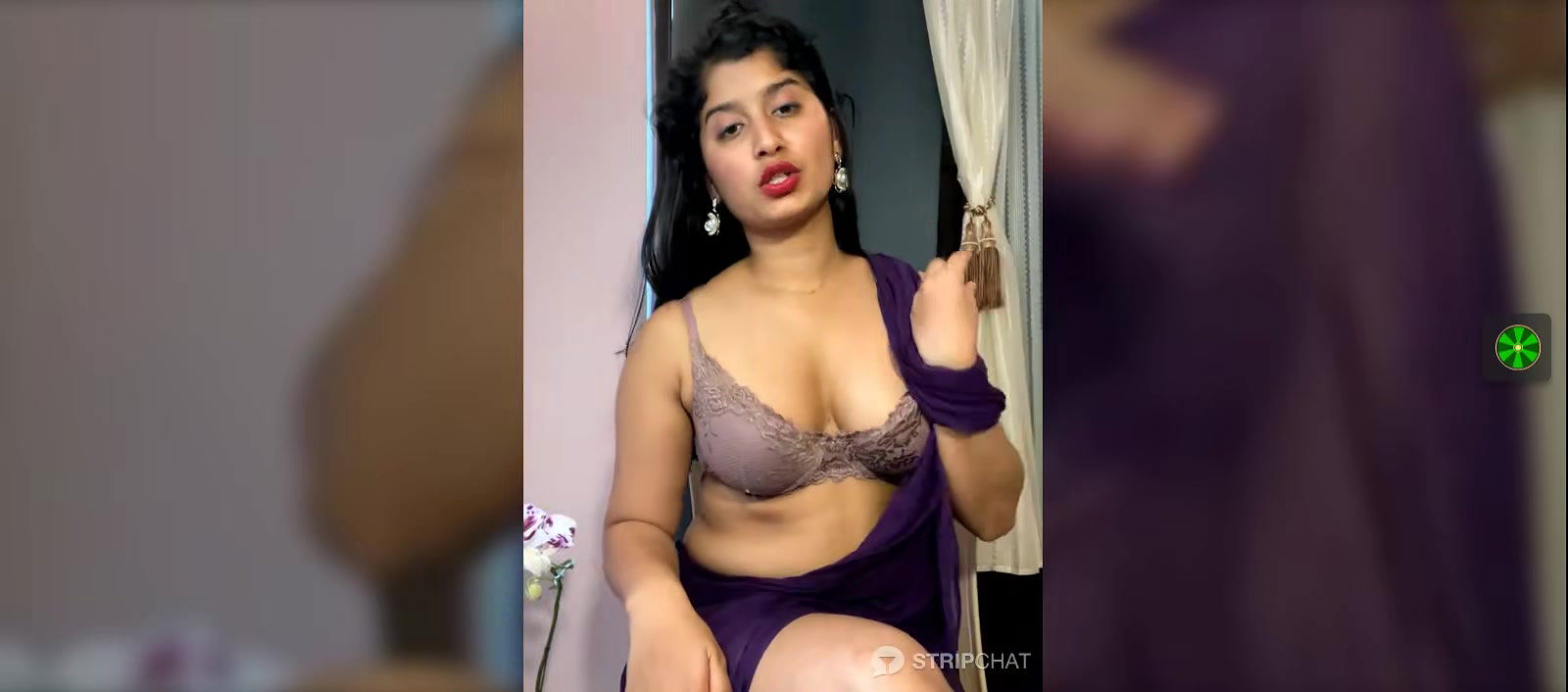 Sexy desi Girl Shows her Boobs & asshole