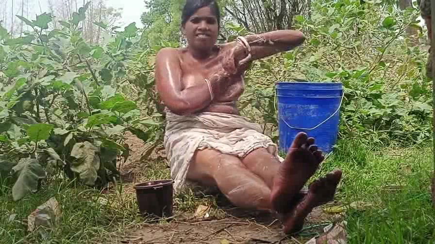 Big Boobs Village Bhabi Bathing Outdoor on VC