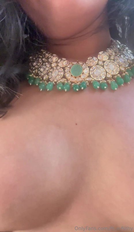 Indian fit n filthy showing huge boobs