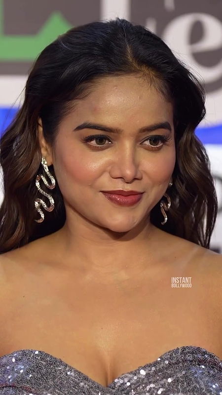 MANISHA RANI AMPLE CLEAVAGE AND SEXY LEGS EXPOSE AT EVENT