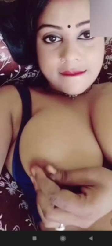 Milf Bhabhi Showing Nude And Leaking Milk On Vc