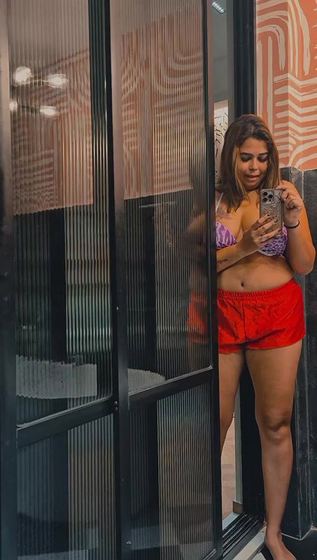 Preeti Puneet Boobs Pressed in Shower ~ App Content