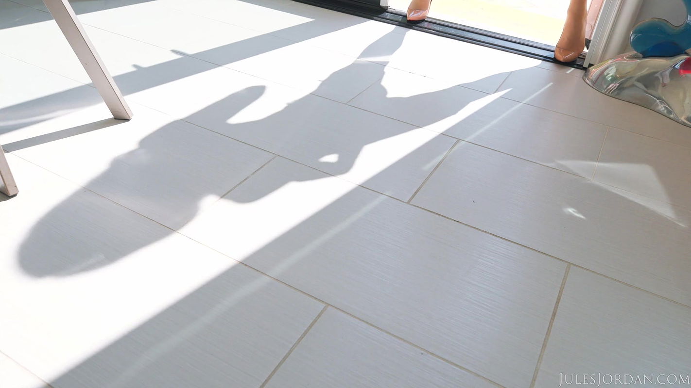 Jules Jordan with Kiara Cole in Petite Naughty Princess Kiara Cole Worships Jules JordanΓÇÖs Cock