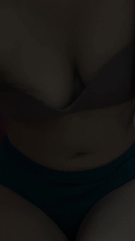 Desi Showing a Gaped Ass