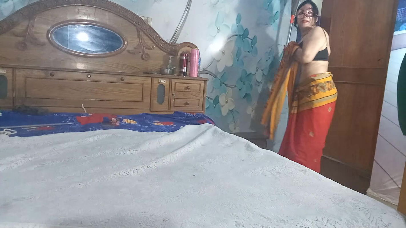 Hot Desi Indian Couple Full Nude Hardcore Sex in Tha Room