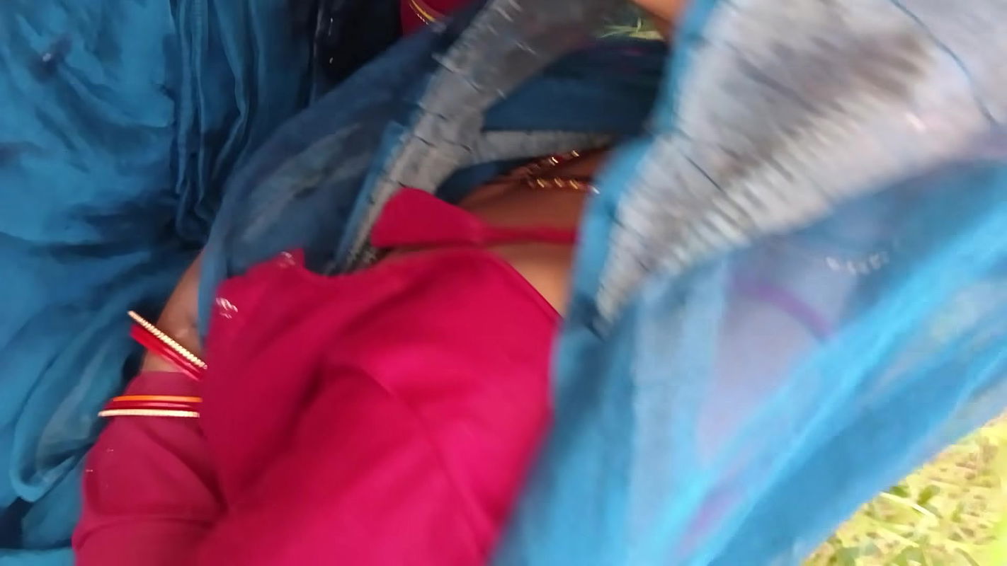 Indian bhabhi ko lund chusaya khet pe