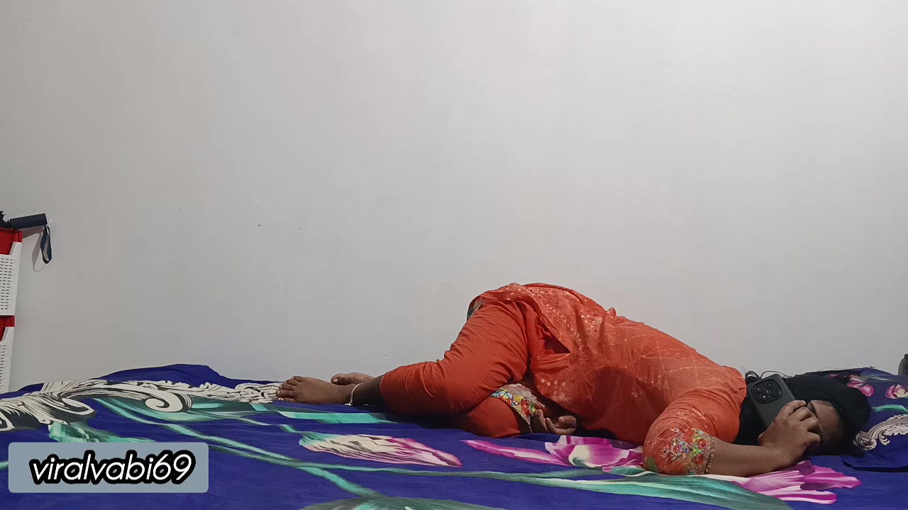 Bangladeshi Call my friend’s wife on the phone and have sex. Clear voice