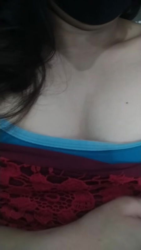 Chupake se le rahi thi maze