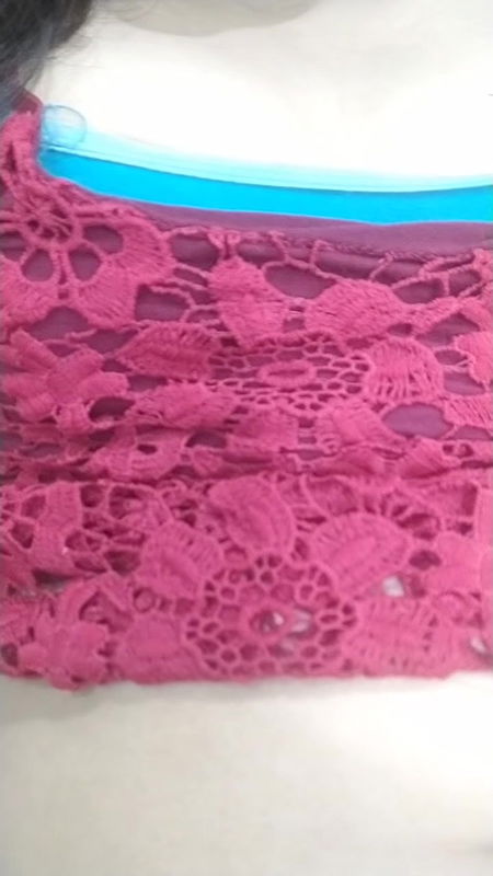 Chupake se le rahi thi maze