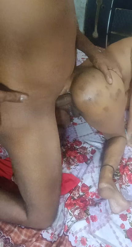Desi bhabhi do anal fuck my tight round ass