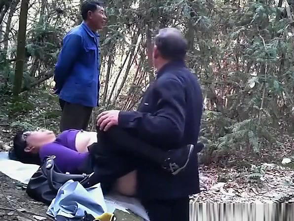 Old asian man fucks chubby asian prostitute