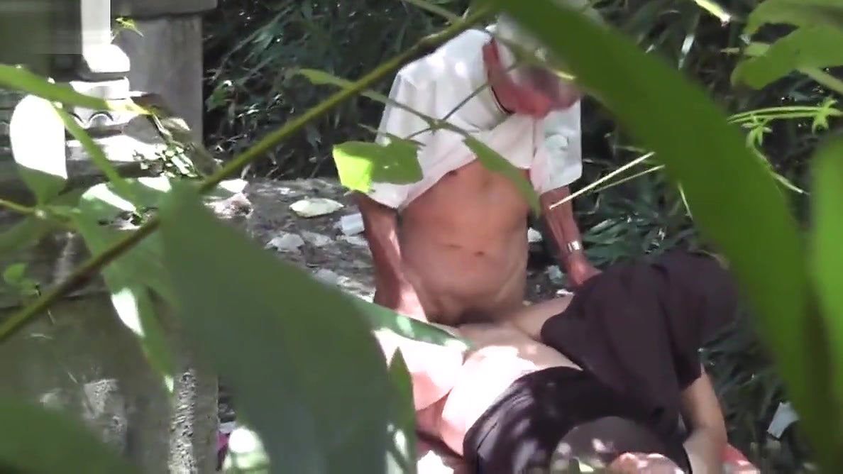 Chinese grampa with prostitute – hidden cam