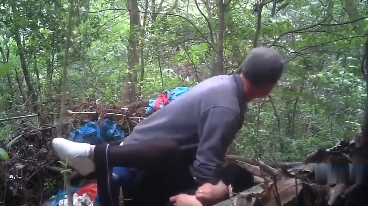Asian Dad Doing Bareback In The Woods With Younger Prostitut