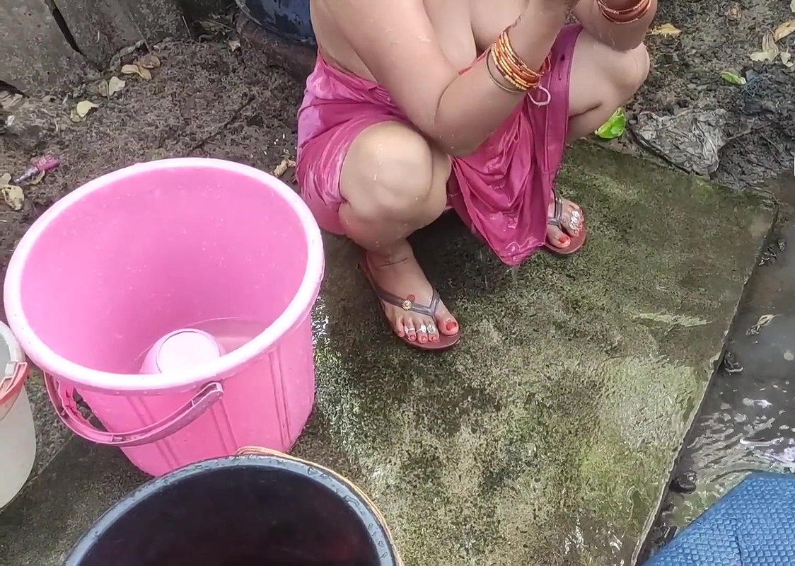 Punjabi Bhabi Bath Capture by Lover