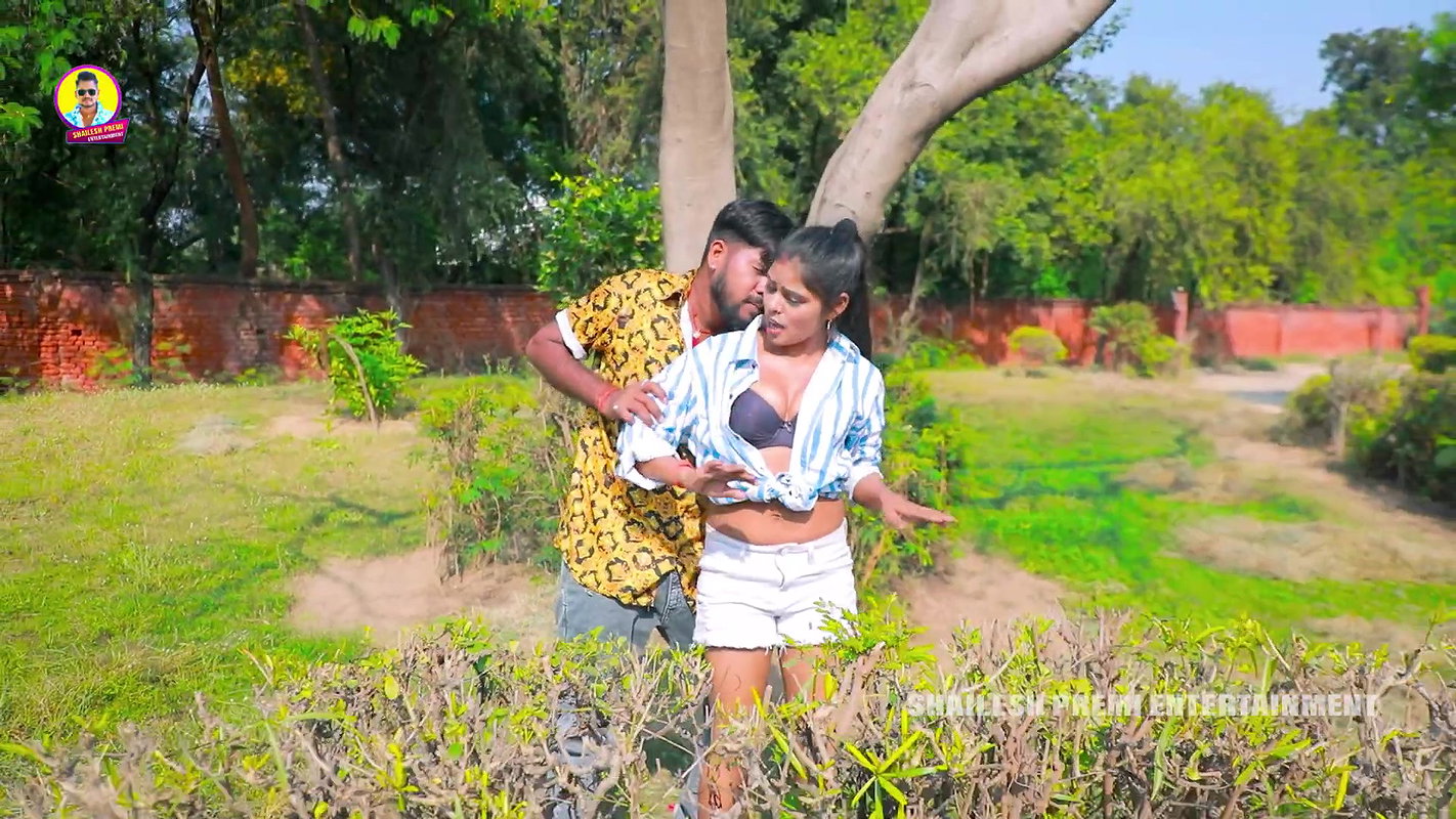 Shashi Singh hot cleavage show groping song