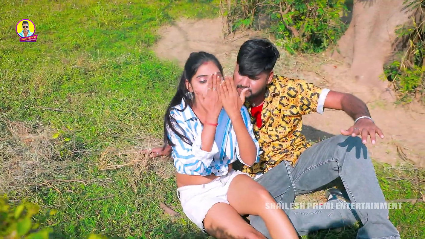 Shashi Singh hot cleavage show groping song