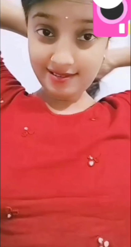 Desi cute girl strip and showing her boobs