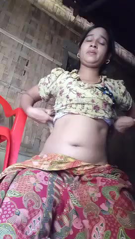 Village Girlfriend Showing Hot Figure And Rubbing Pussy