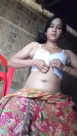 Village Girlfriend Showing Hot Figure And Rubbing Pussy