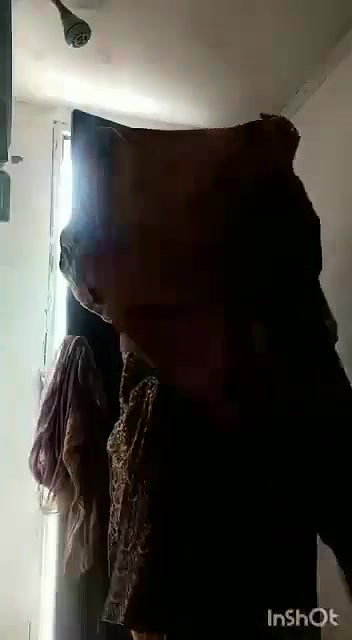 Bangladeshi big boobs mom bathing nude video