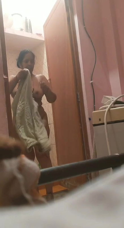 Mom after bath naked from bathroom capture by son