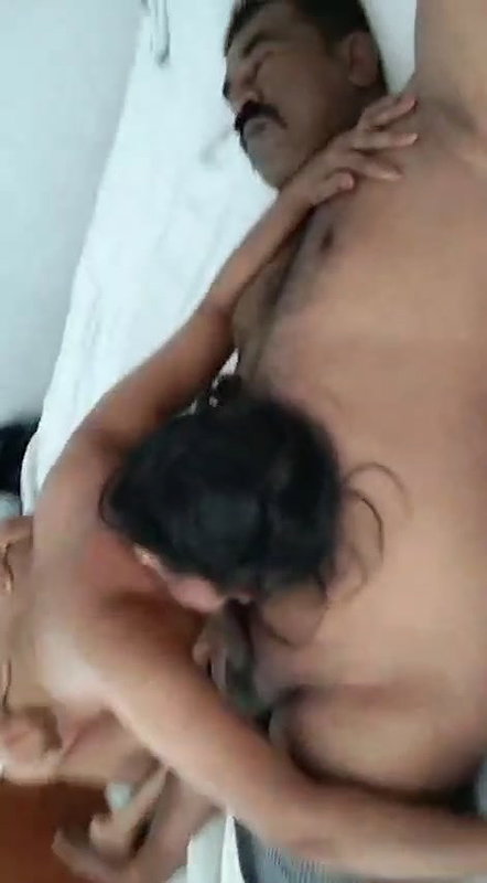 Paid escort slutty aunty threesome sex in hotel