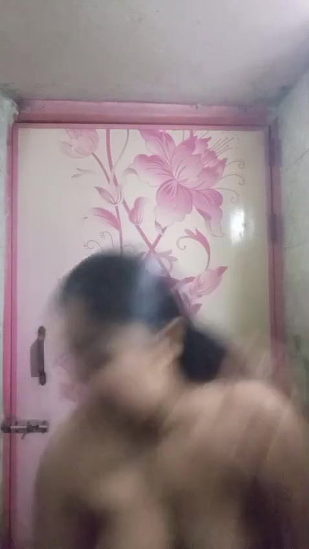 Horny bhabi taking bath recoreded for her neighbour