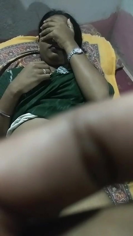 Shy GF hairy pussy capture by boyfriend before sex