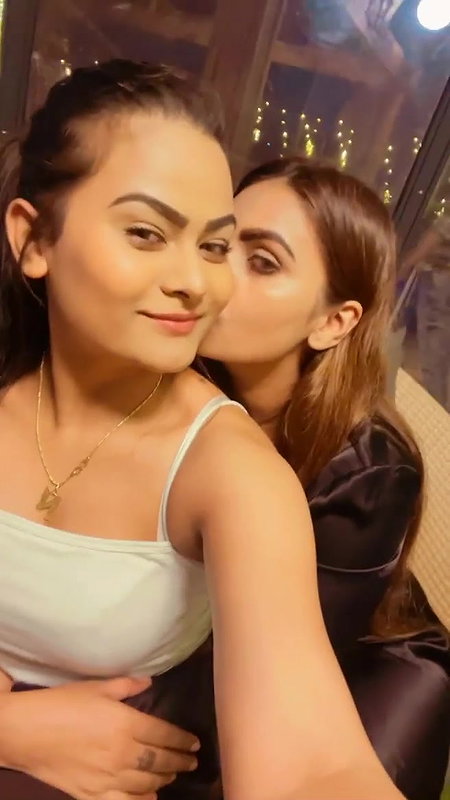 Kolkata Escorts get Drunk and Explore Lesbo Kiss