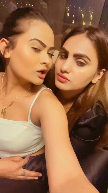 Kolkata Escorts get Drunk and Explore Lesbo Kiss
