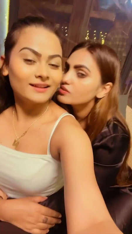 Kolkata Escorts get Drunk and Explore Lesbo Kiss