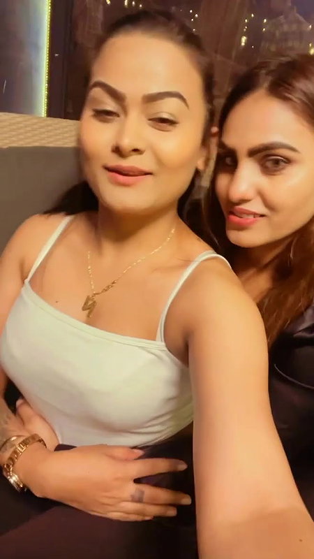 Kolkata Escorts get Drunk and Explore Lesbo Kiss