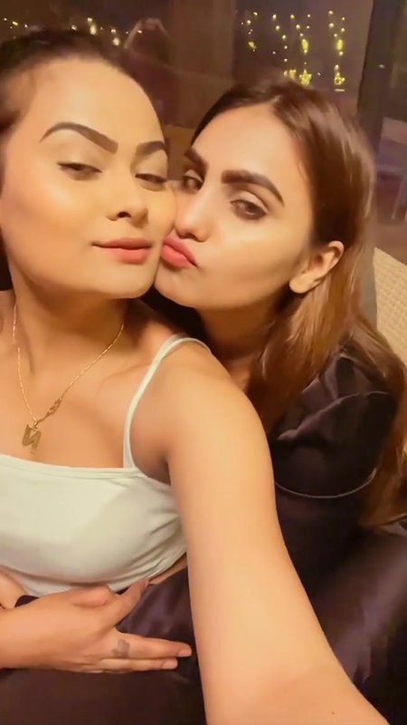 Kolkata Escorts get Drunk and Explore Lesbo Kiss