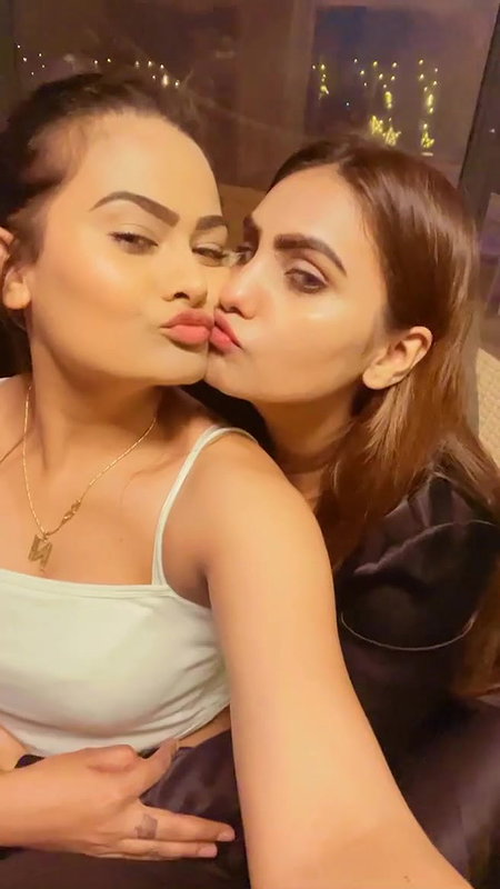 Kolkata Escorts get Drunk and Explore Lesbo Kiss