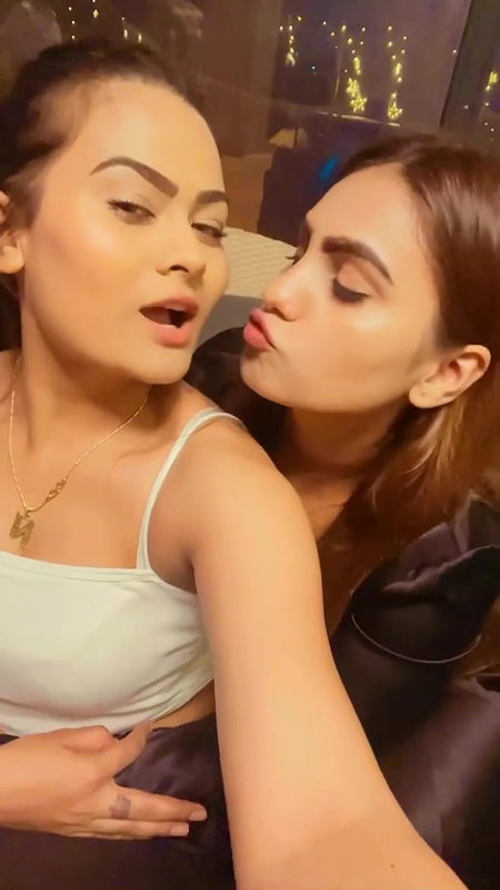 Kolkata Escorts get Drunk and Explore Lesbo Kiss