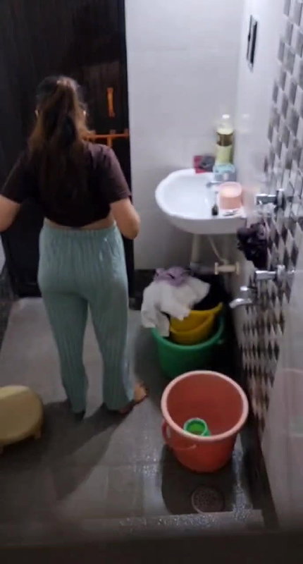 Neighbor girl boobs show before bathing