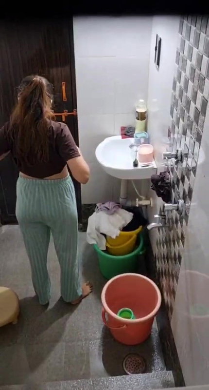 Neighbor girl boobs show before bathing