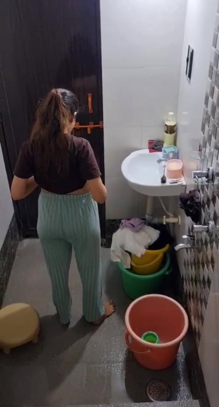 Neighbor girl boobs show before bathing