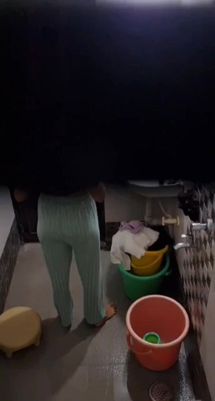 Neighbor girl boobs show before bathing