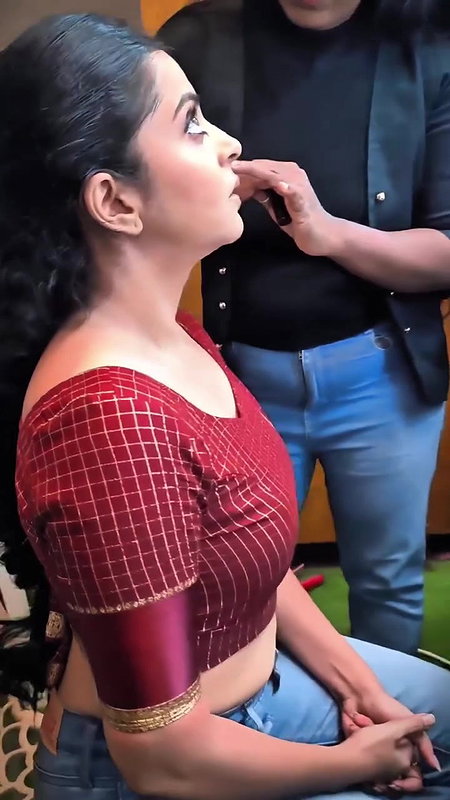 Actress Gayathri Rema tight boobs waist show in blouse and jeans