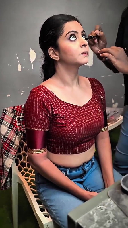 Actress Gayathri Rema tight boobs waist show in blouse and jeans