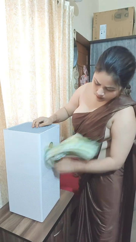 Awesome milf without blouse topless show in saree