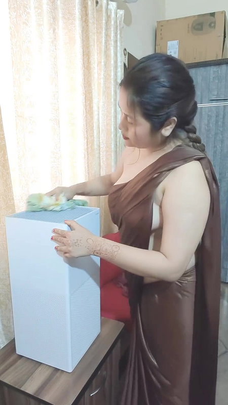 Awesome milf without blouse topless show in saree