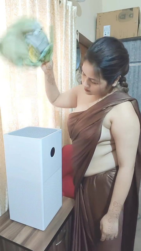 Awesome milf without blouse topless show in saree
