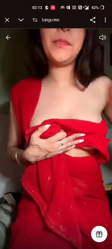 Indian girl looking hot in saree stripping and fully nude