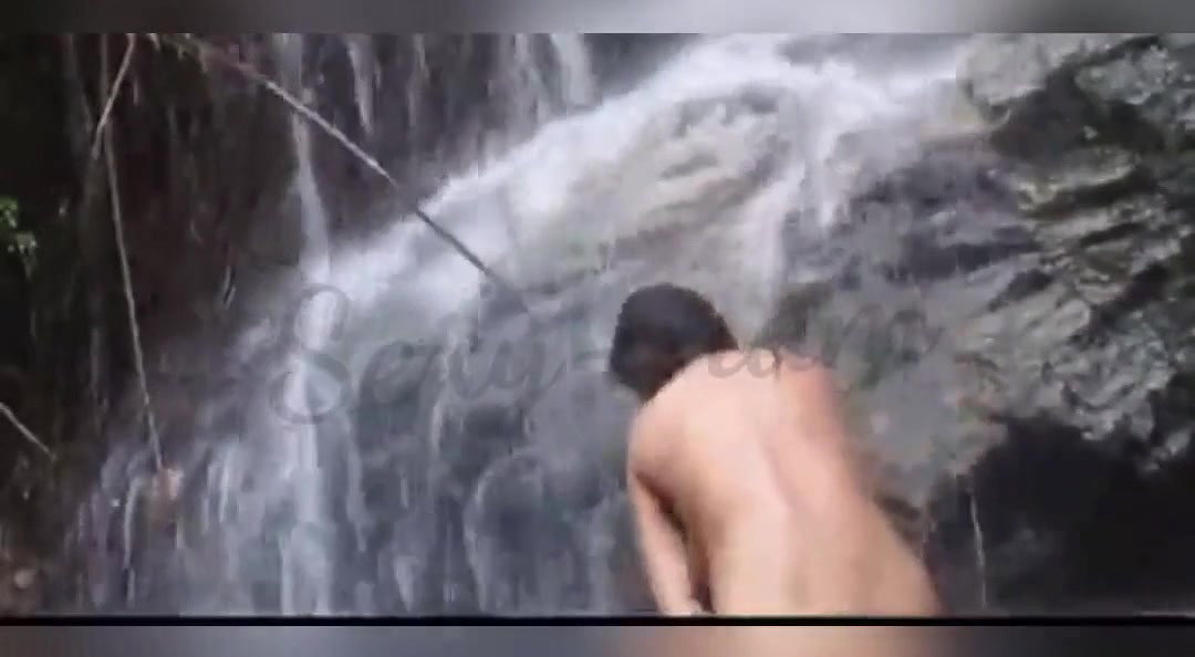 Desi Aunty Bathing Nude in Waterfalls