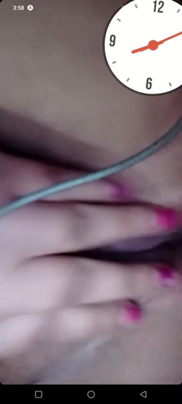 Indian girl showing her boobs and pussy on video call