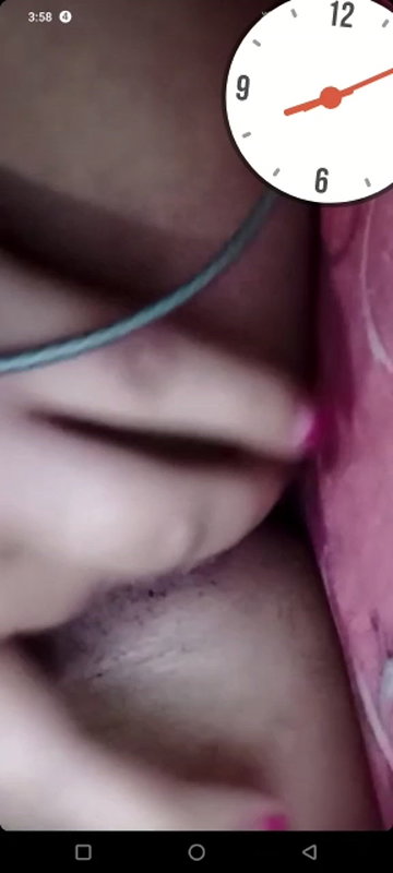 Indian girl showing her boobs and pussy on video call